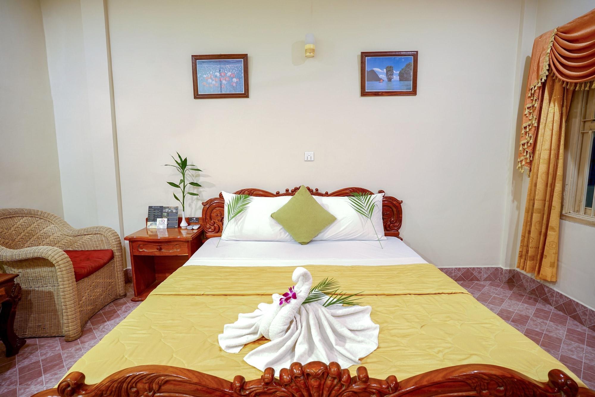 Royal Hotel พระตะบอง ภายนอก รูปภาพ