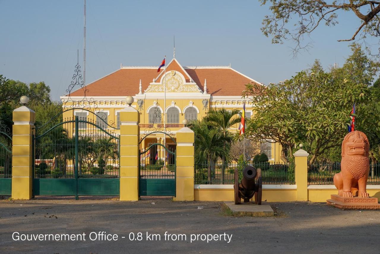 Royal Hotel พระตะบอง ภายนอก รูปภาพ
