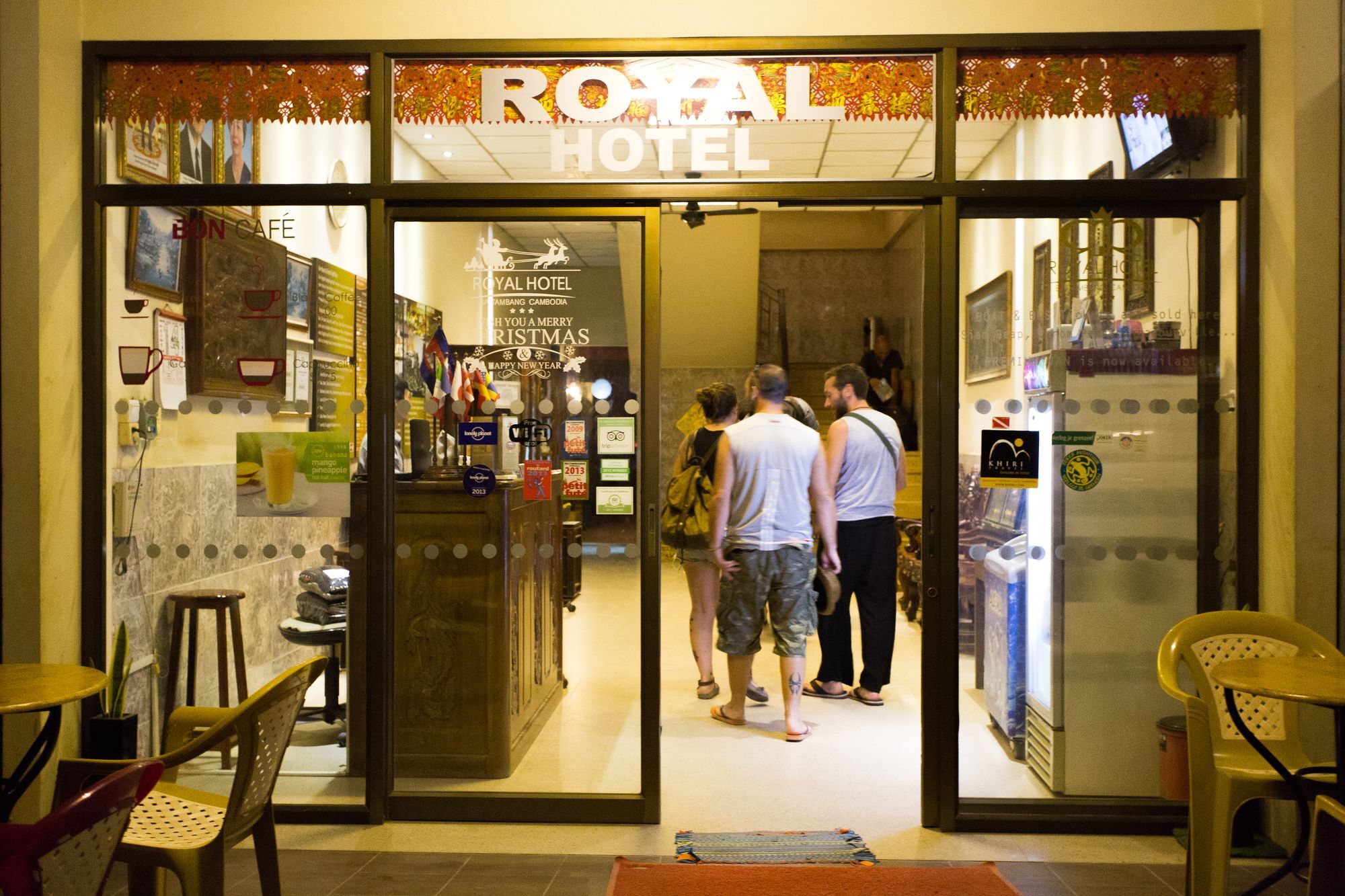 Royal Hotel พระตะบอง ภายนอก รูปภาพ