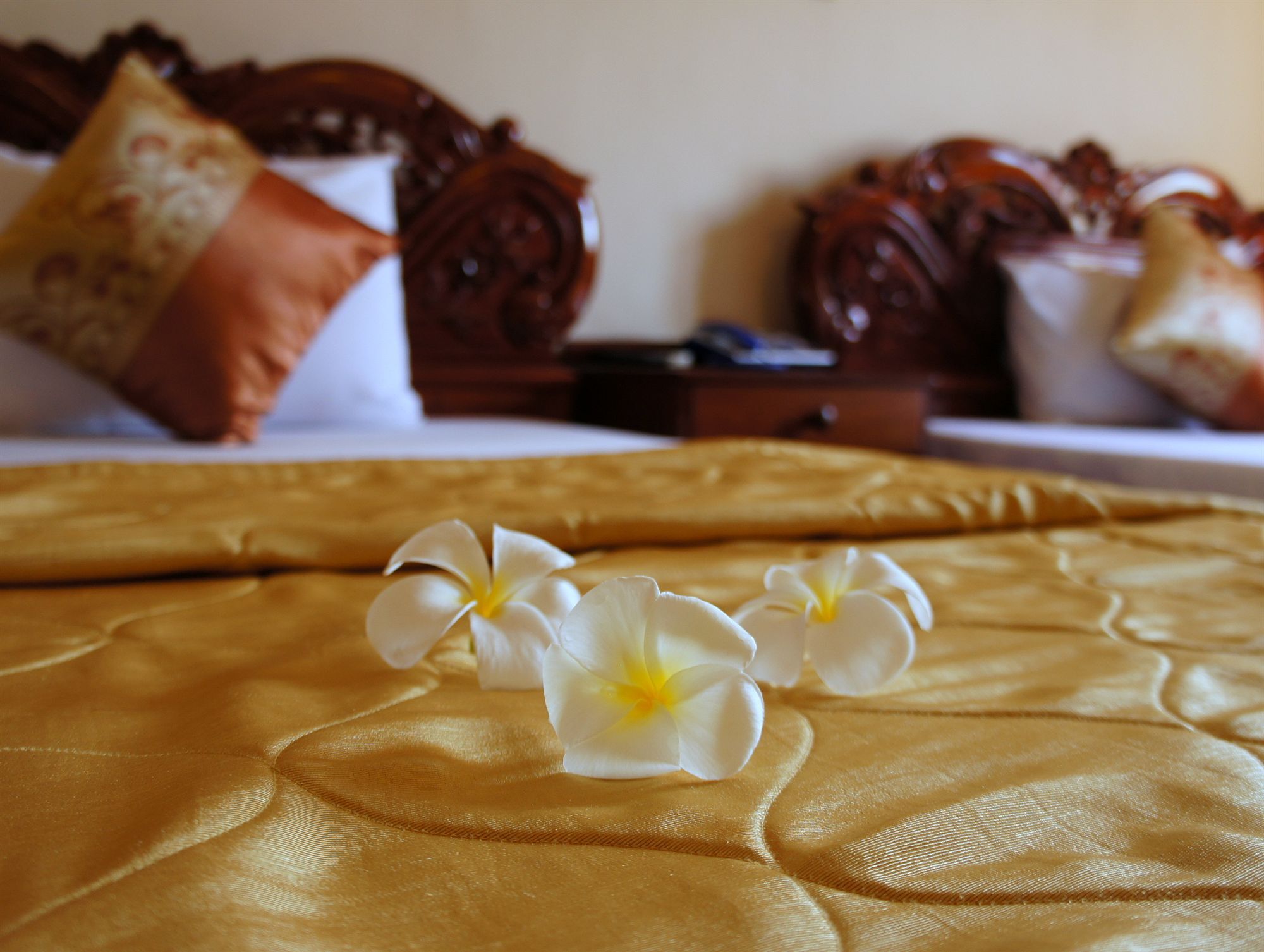 Royal Hotel พระตะบอง ภายนอก รูปภาพ