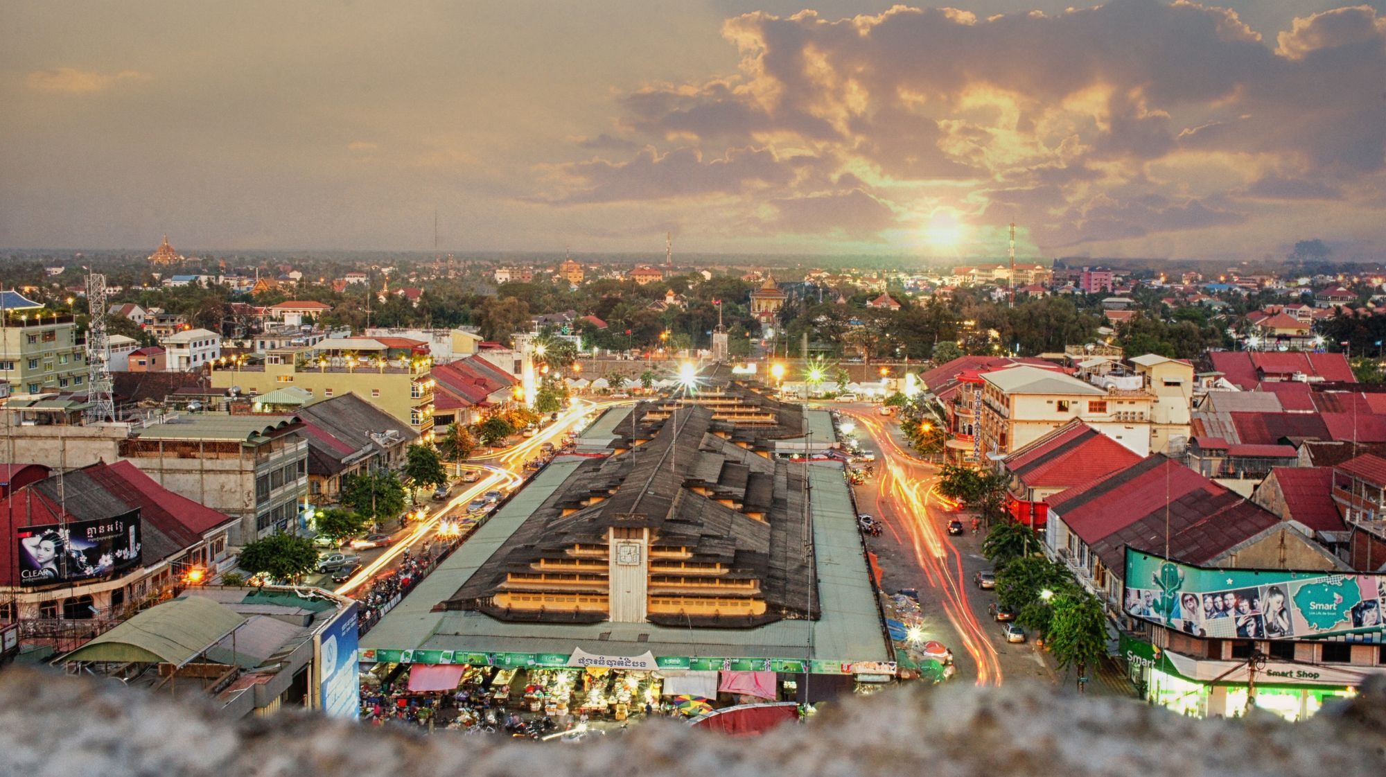 Royal Hotel พระตะบอง ภายนอก รูปภาพ