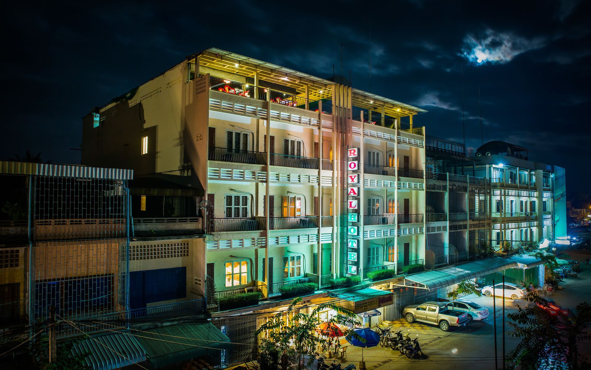 Royal Hotel พระตะบอง ภายนอก รูปภาพ