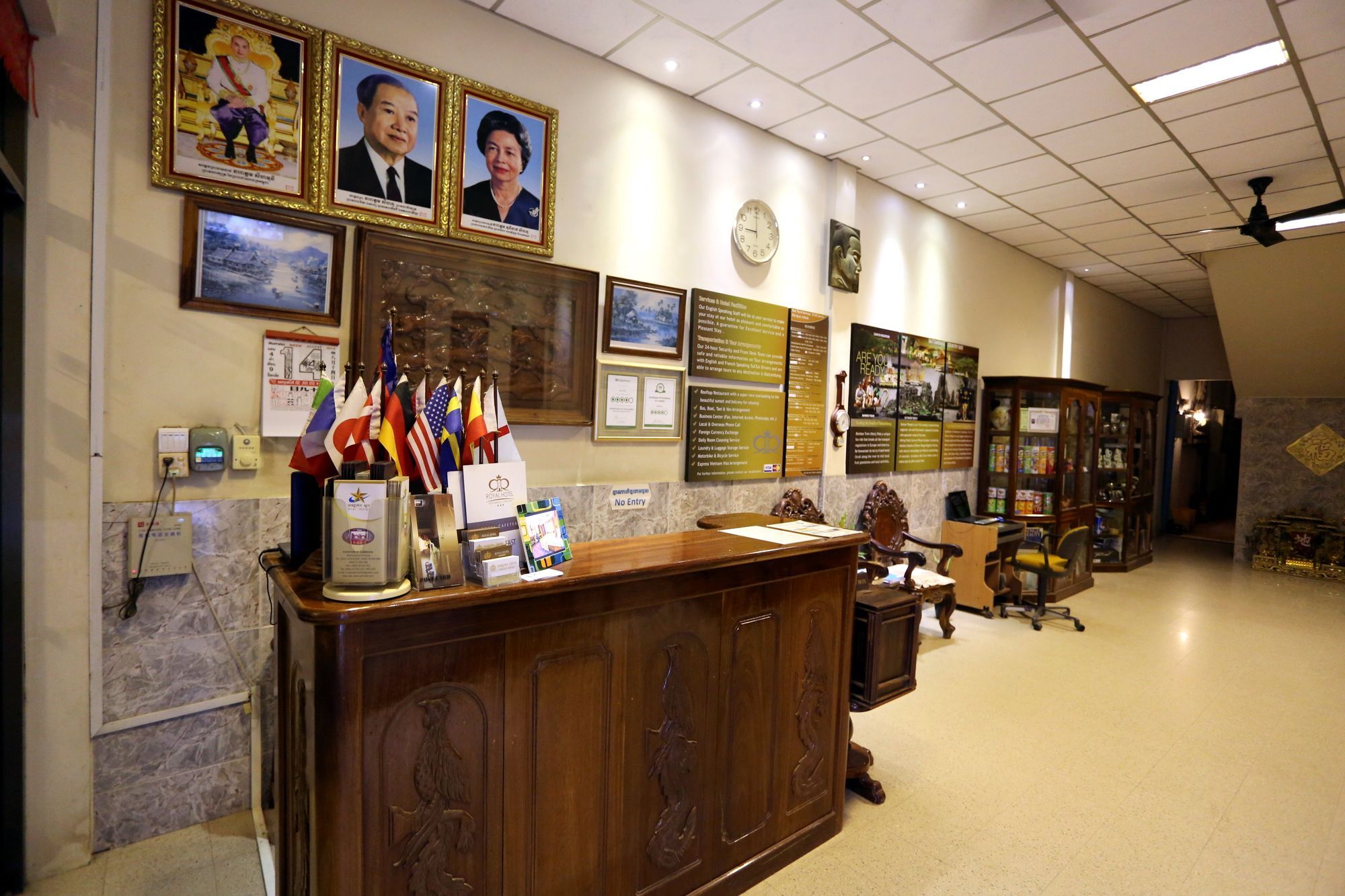 Royal Hotel พระตะบอง ภายนอก รูปภาพ