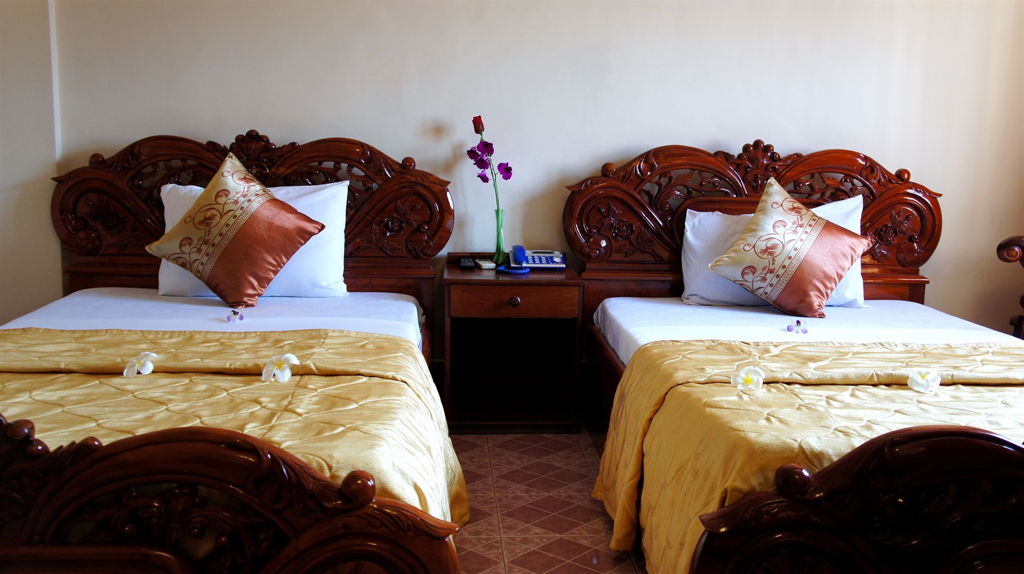 Royal Hotel พระตะบอง ภายนอก รูปภาพ