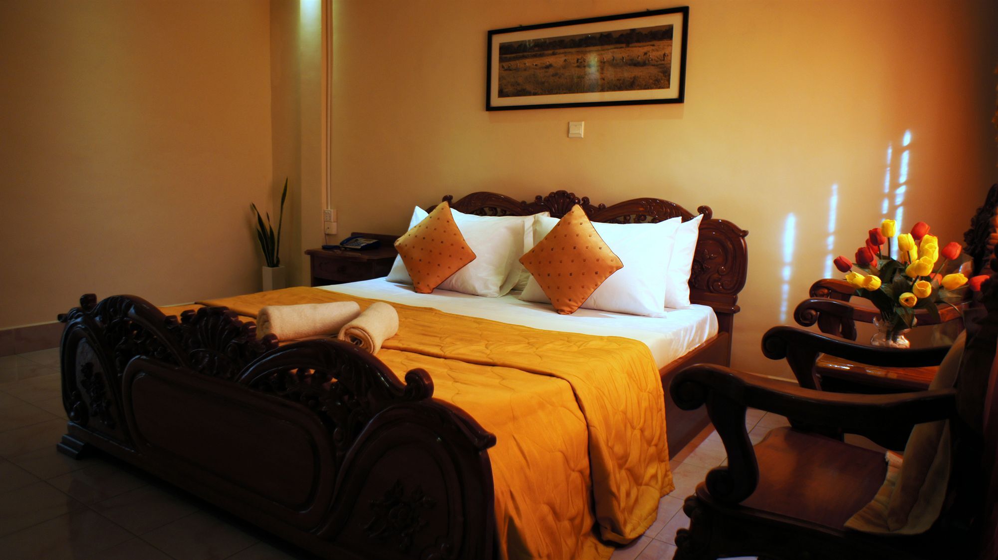Royal Hotel พระตะบอง ภายนอก รูปภาพ