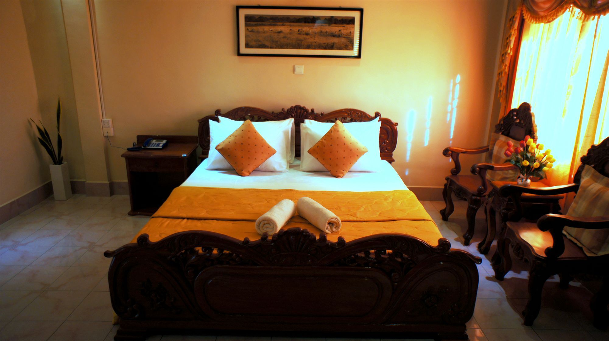 Royal Hotel พระตะบอง ภายนอก รูปภาพ